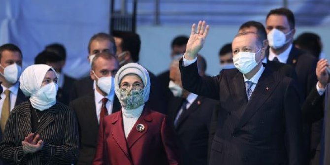 Erdoğan: Gençler var oldukça Türkiye'nin kutlu yürüyüşünü kimse durduramayacaktır