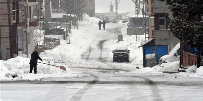 Kars'ta kar yağışı nedeniyle eğitime 1 gün ara verildi