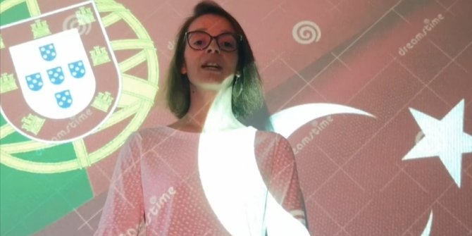 Portekiz'deki Lizbon Üniversitesinde öğrenciler, İstiklal Marşı'nın kabulünün 100. yılında milli marşı okudu