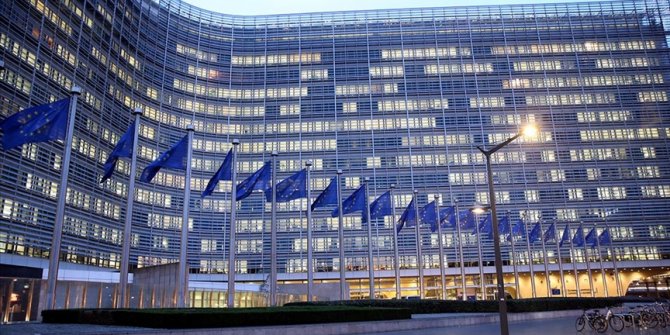 AB Komisyonu, AB içindeki seyahatlerde kullanılacak aşı sertifikası için yasal düzenleme sundu