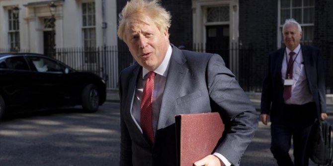 Johnson,  AstraZeneca aşısını yaptıracak