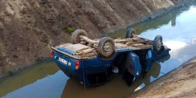 Sulama kanalına uçan otomobilin sürücüsü yaralandı