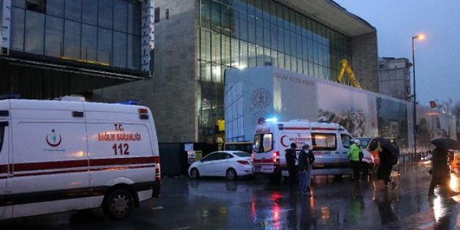 AKM'de asma tavan işçilerin üzerine çöktü: 4 yaralı