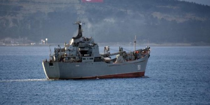 Rus savaş gemisi, Çanakkale Boğazı'ndan geçti
