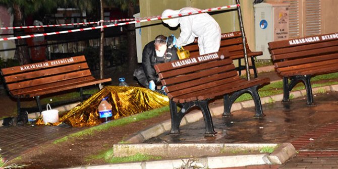 Parkta ölü bulundu  