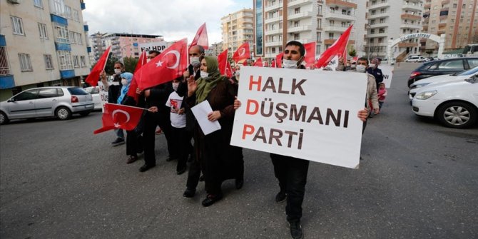 Diyarbakır anneleri 'HDP kapanacak analar kazanacak' sloganıyla yürüyüş yaptı