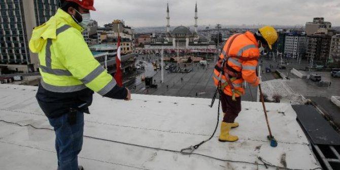 AKM'deki çökmede işçileri baret kurtardı