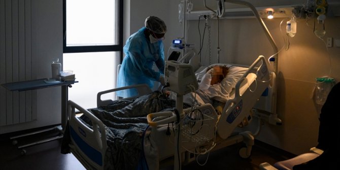 Avrupa'da yeniden yükselen Kovid-19 vakaları 'üçüncü dalga' endişesini artırıyor