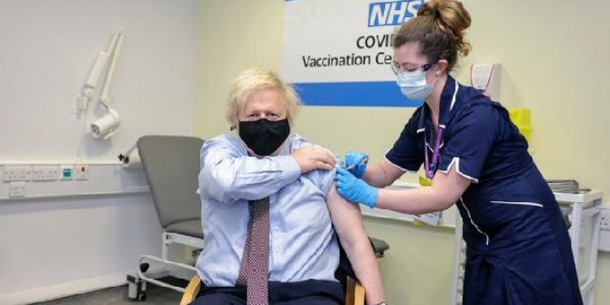 İngiltere Başbakanı Johnson Oxford-AstraZeneca aşısının ilk dozunu aldı