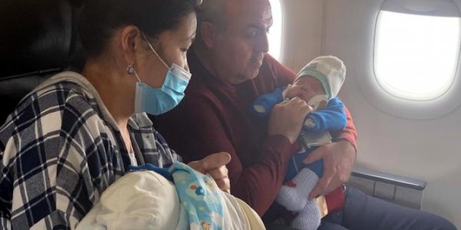 Uçakta bebeğin hayatını kurtaran doktor vekil, 2 hastaya daha müdahale etmiş