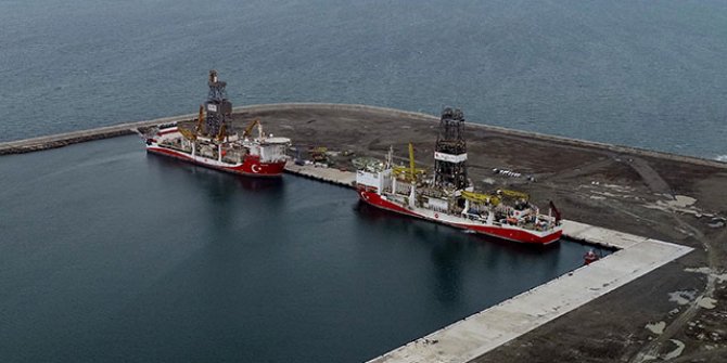 Fatih ve Kanuni sondaj gemileri, Filyos Limanı'nda bir araya geldi