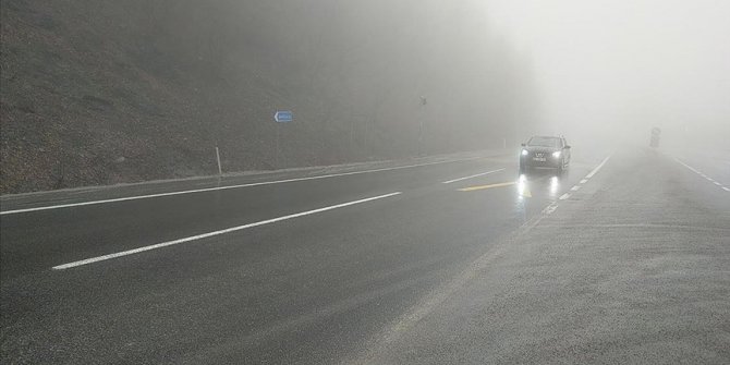 Bolu Dağı'nda sis ve yağmur etkili oluyor