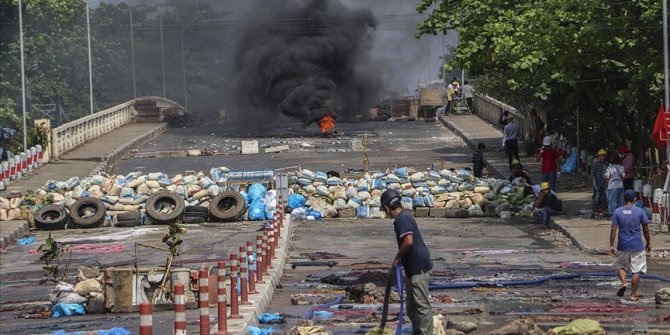Myanmar'da son 24 saatte düzenlenen protestolarda 23 kişi yaşamını yitirdi