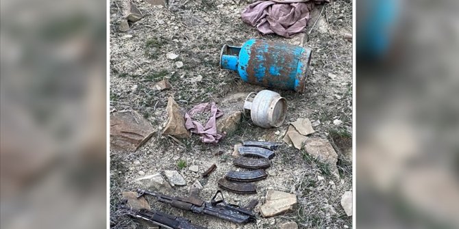 Hakkari'de PKK'lı teröristlere ait silah ve mühimmat ele geçirildi