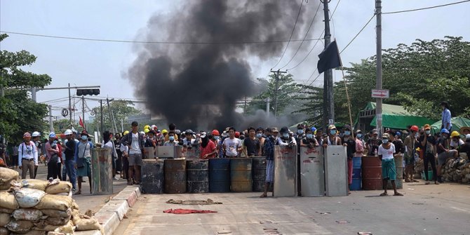 Myanmar'da darbe karşıtı siyasetçiler, protestocuları korumak için halk ordusu kurmaya hazırlanıyor