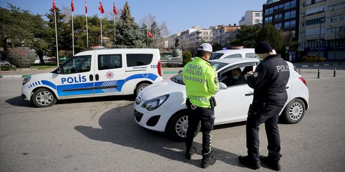 Sokağa çıkma kısıtlamalarına uymayan 22 bin 810 kişi hakkında işlem yapıldı