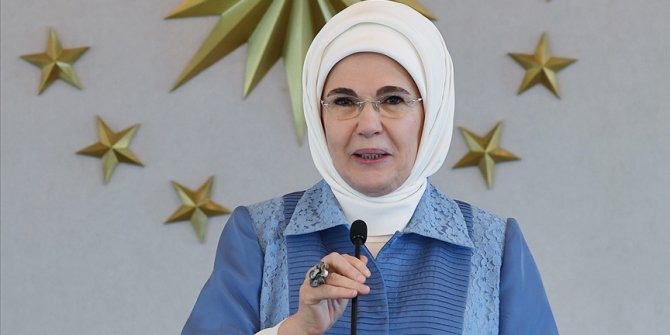 Emine Erdoğan: Sadece 1 yılda maske ve cerrahi eldiven gibi atıklar denizleri istila etmiş durumda