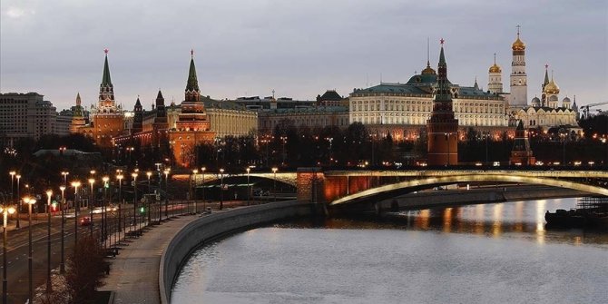 Kremlin, Rusya'nın SWIFT sisteminden çıkarılmasını 'ihtimal dışı' görmüyor