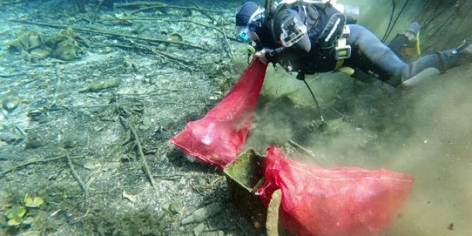 Antalya'nın içme suyu kaynağından çuvallar dolusu çöp çıkartıldı