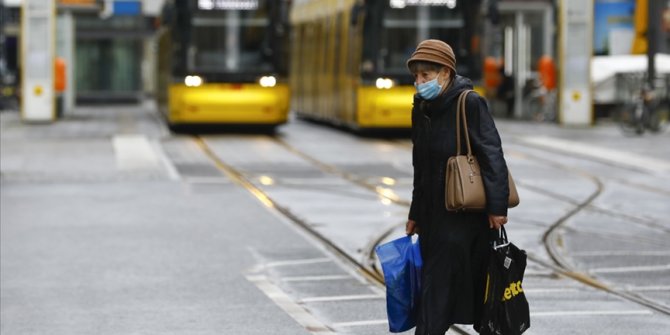 Almanya’da Kovid-19 salgınıyla mücadelede tedbirlerin süresi 18 Nisan’da kadar uzatıldı
