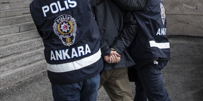 Kamudan ihraç FETÖ mensuplarının yurt dışına kaçmalarını sağlamaya çalışan 5 kişiye gözaltı kararı