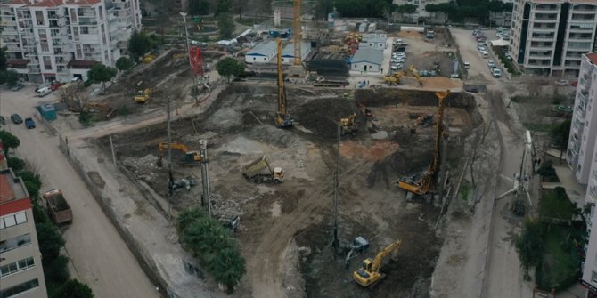TOKİ, Bayraklı'daki konutların inşasının uzamaması için firmanın 'pazarlık usulüyle' belirlendiğini bildirdi
