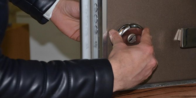 Kiraladığı dairesine çilingir yardımıyla giren ev sahibi ve akrabalarına 10 ay hapis cezası