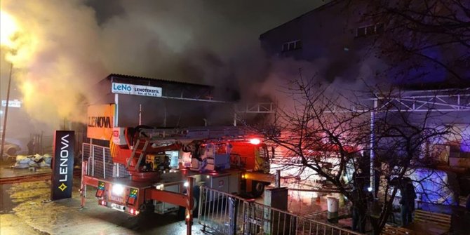 Bursa'da mobilya ve tekstil fabrikalarında çıkan yangın kontrol altına alındı