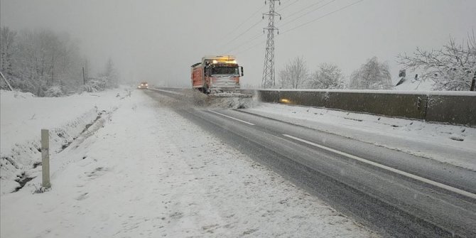 Bolu Dağı'nda kar kalınlığı 10 santimetreye ulaştı