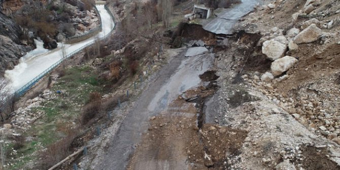 Konya'da heyelan ve taşkın: Yol çöktü, araziler su altında kaldı