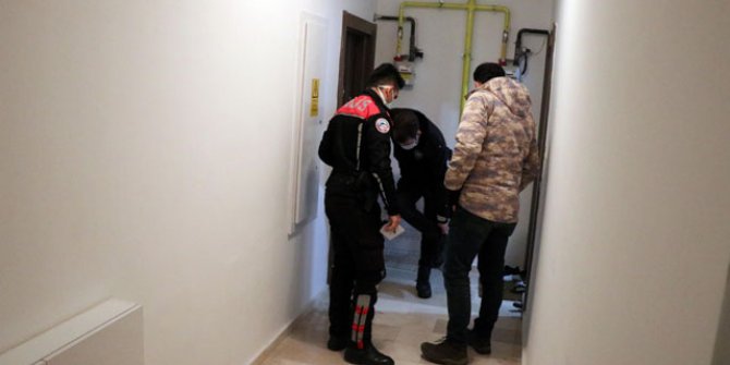 Barışmayı kabul etmeyen kız arkadaşının evinin kapısının önünde kendini vurdu