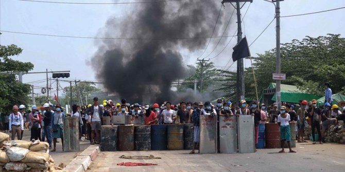 Myanmar'da 'sessiz grev'in ardından darbe karşıtı protestolar sürüyor