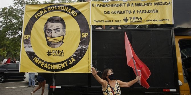 Brezilya Devlet Başkanı Bolsonaro'nun Kovid-19'la mücadele yöntemleri tartışılıyor