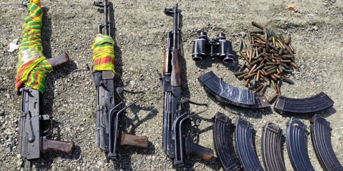 Van'da PKK'lı teröristlere ait silah ve mühimmat ele geçirildi