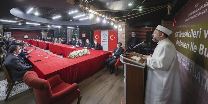 Diyanet İşleri Başkanı Erbaş Batman'da kanaat önderleriyle bir araya geldi