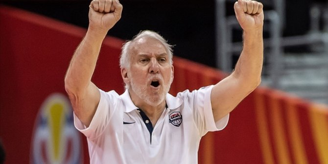 Spurs'ün kazandığı maçta takımın başantrenörü Popovich NBA tarihine geçti