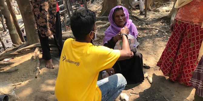 İyilik Derneği Bangladeş'deki yangından etkilenen Arakanlılara yardım yolladı