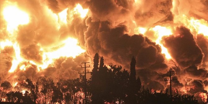 Endonezya’da petrol rafinerisindeki patlamada 20 kişi yaralandı