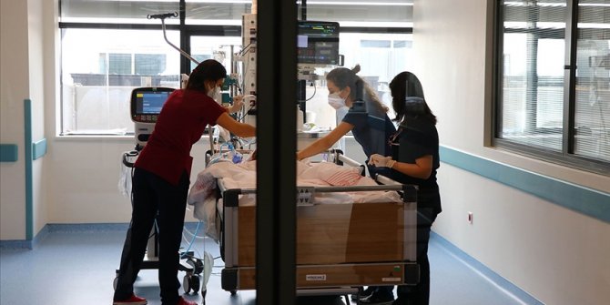 Fransa'da son 24 saatte 37 bin 14 Kovid-19 vakası tespit edildi