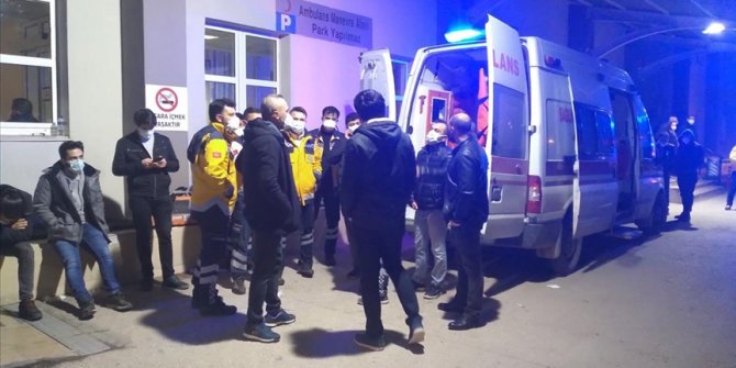 Balıkesir'de ambulans, kamyon ve otomobilin karıştığı kazada 4 kişi öldü, iki kişi yaralandı