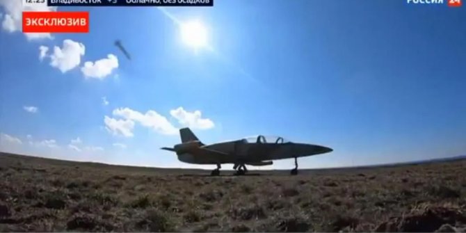 Bomba görüntüler: Rus SİHA'sı uçağı yok etti, füzenin şekli dikkat çekti