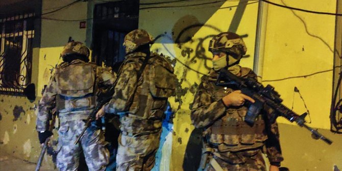 İstanbul'da uyuşturucu satıcılarına yönelik operasyonda 26 şüpheli gözaltına alındı