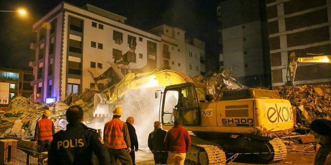 İzmir'de kontrollü yıkım sırasında bir binanın çökmesiyle ilgili soruşturma başlatıldı