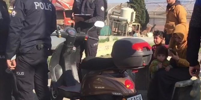 Manisa'da yangında evde mahsur kalan anne ve 2 çocuğunu esnaf kurtardı
