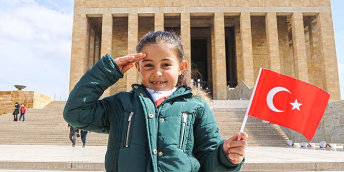 Babasıyla kardan Anıtkabir yapan Hira, Anıtkabir'i ziyaret etti