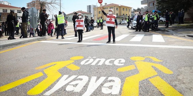 Ülke genelinde 'Yaya Önceliği Kırmızı Çizgimizdir' etkinliği düzenlendi