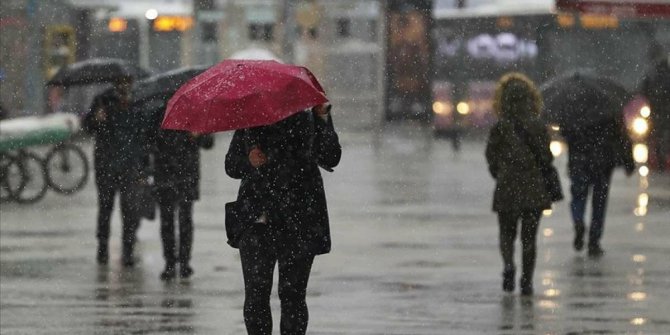 Meteoroloji uyarmıştı: İstanbul'da kar sürprizi