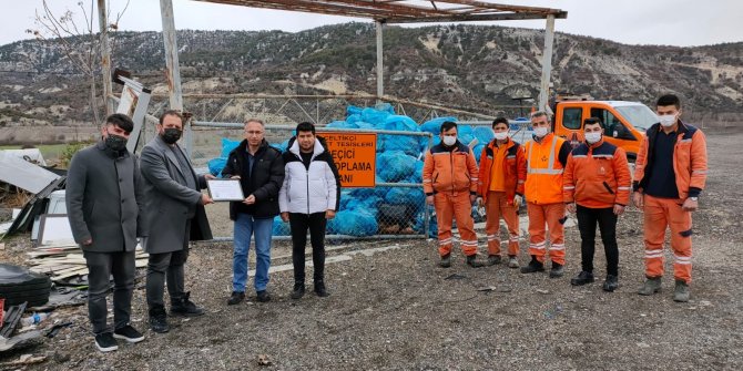 Teşekkür belgesi takdim edildi