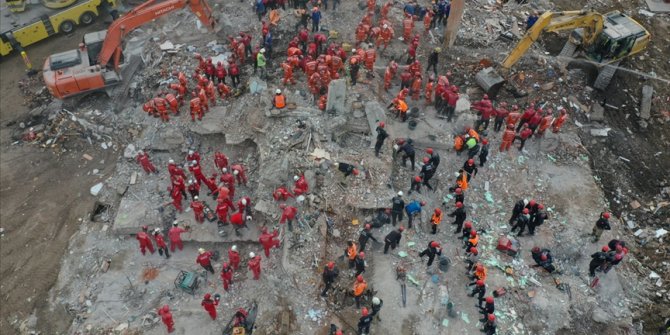 İzmir depreminde yıkılan Rıza Bey Apartmanı'nın fenni mesulü tutuklandı