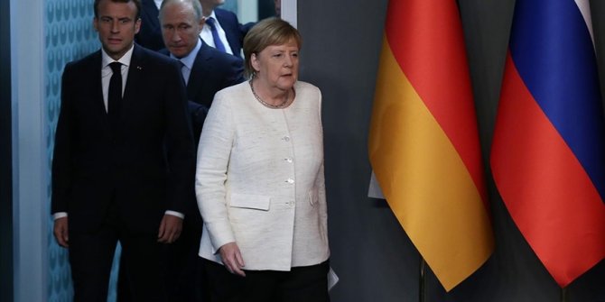 Putin, Merkel ve Macron ile çevrim içi görüşme yaptı